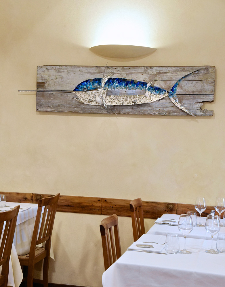 Rossella Casadio Spada mosaico artistico decorazione parete ristorante